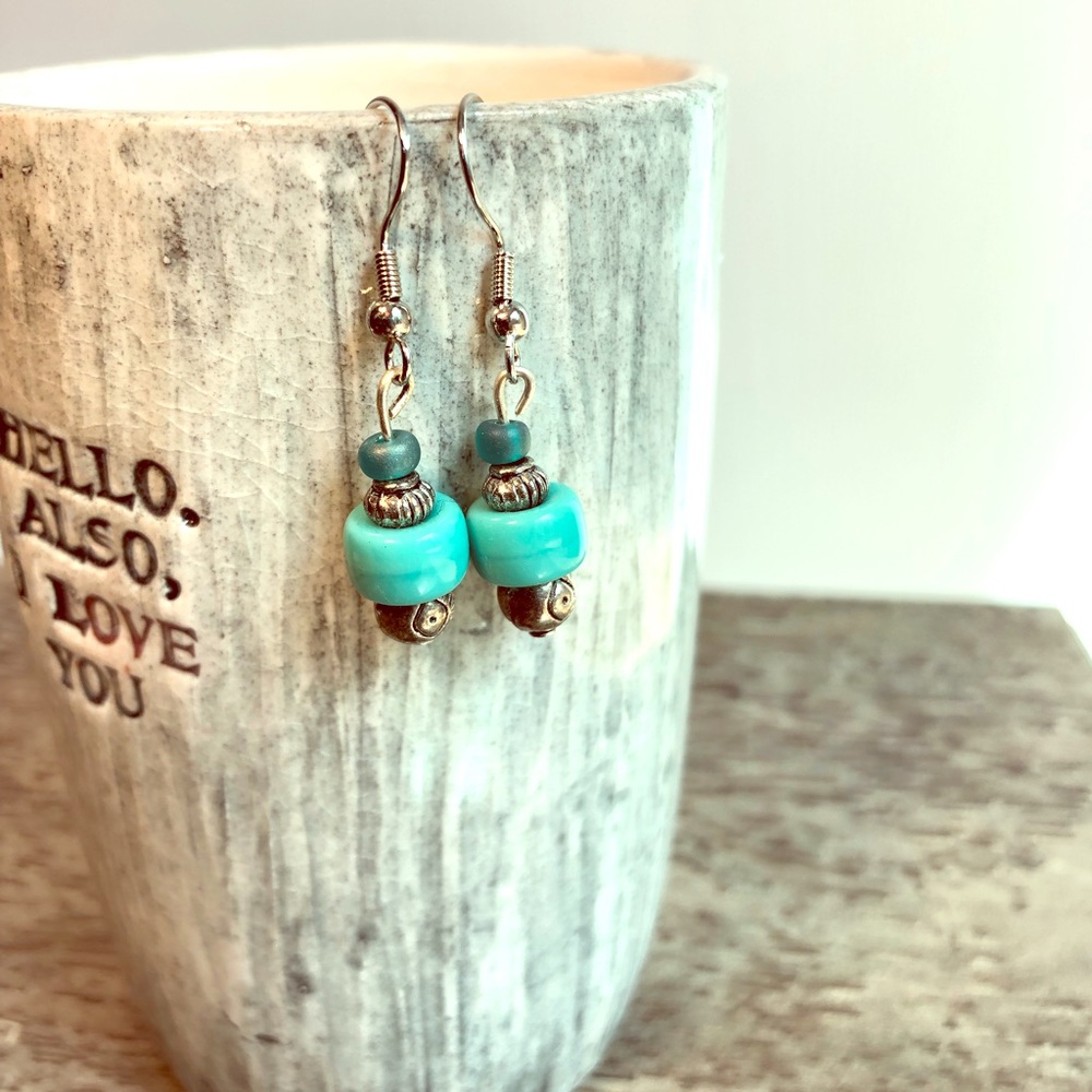 2/$20 💗 Dangle Earrings 💗